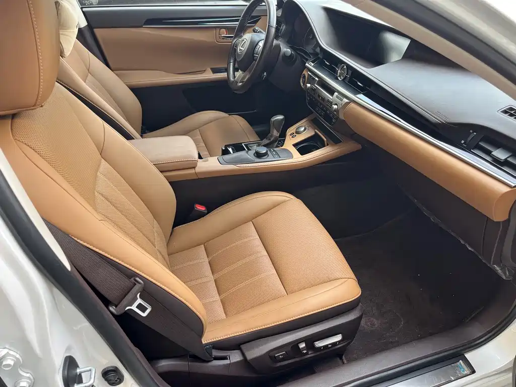 Lexus ES — миниатюра 11