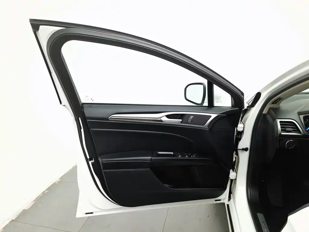 Ford Mondeo — миниатюра 8