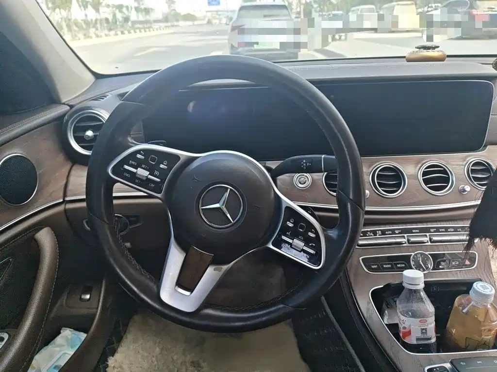 Mercedes-Benz E-Class — миниатюра 3