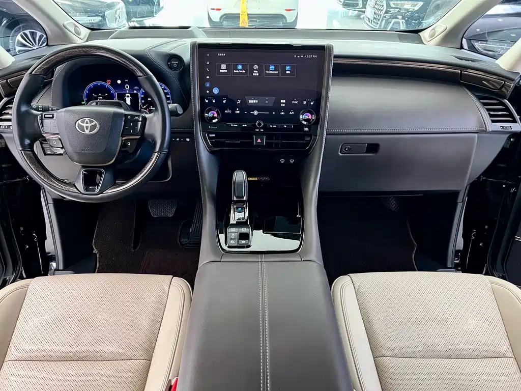 Toyota Alphard — миниатюра 9