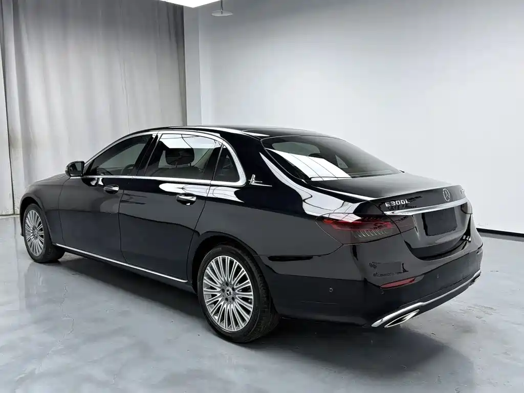 Mercedes-Benz E-Class — миниатюра 9