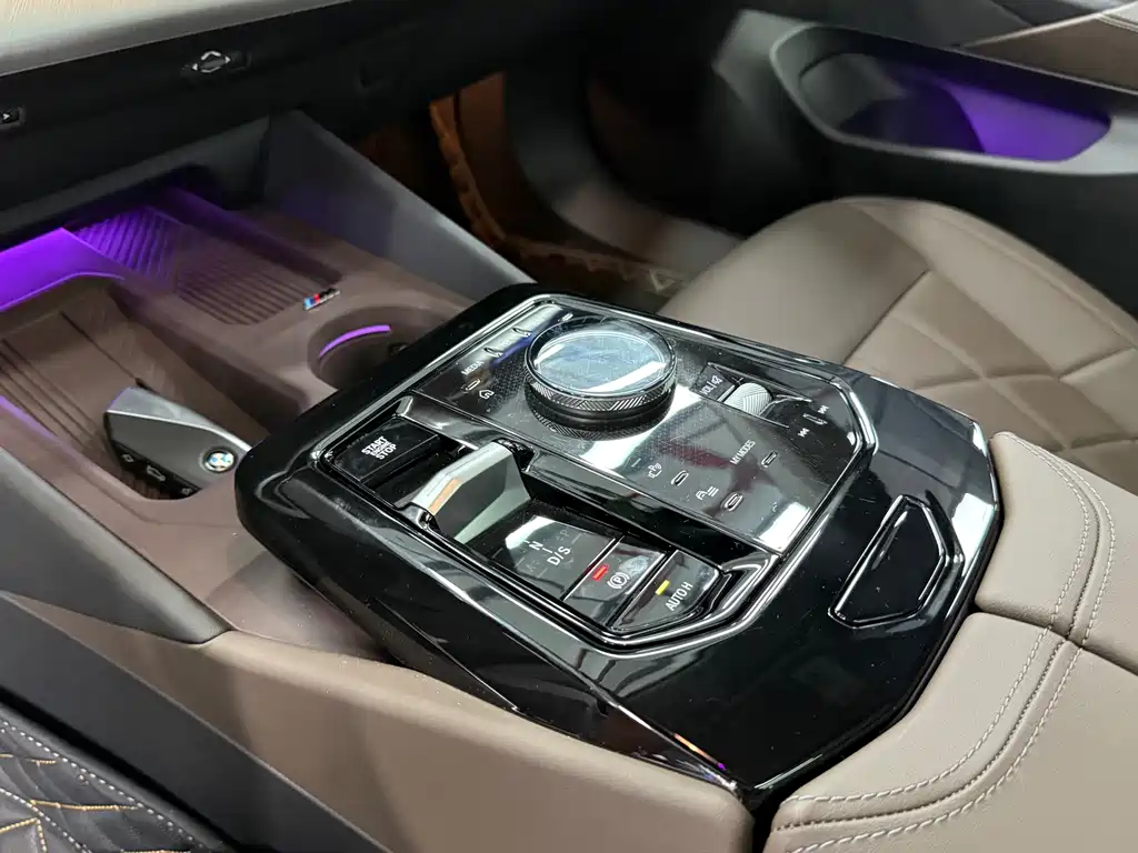 BMW 5 Series — миниатюра 13