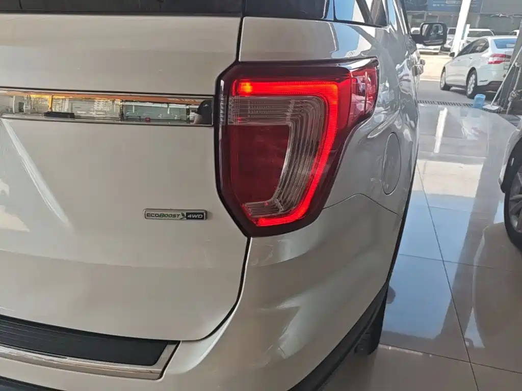 Ford Explorer (Import) — миниатюра 8