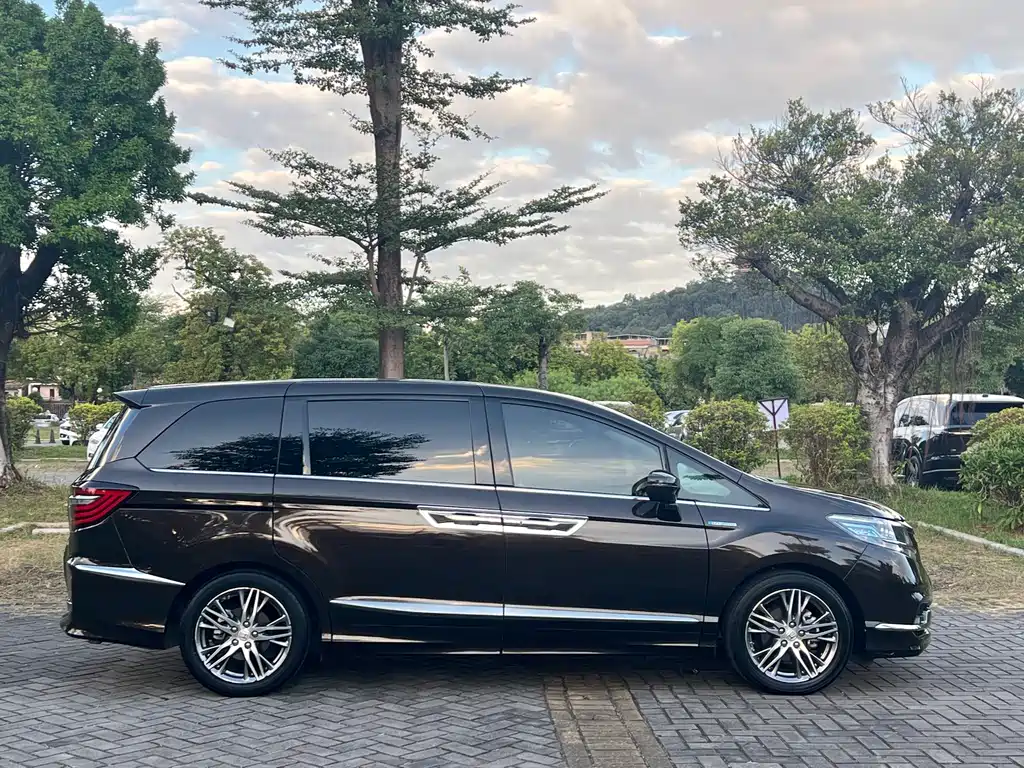 Honda Elysion — миниатюра 4