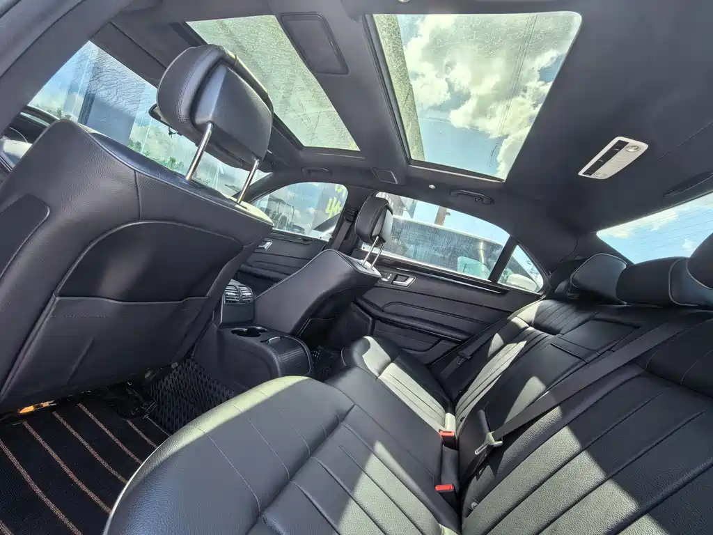 Mercedes-Benz E-Class — миниатюра 9