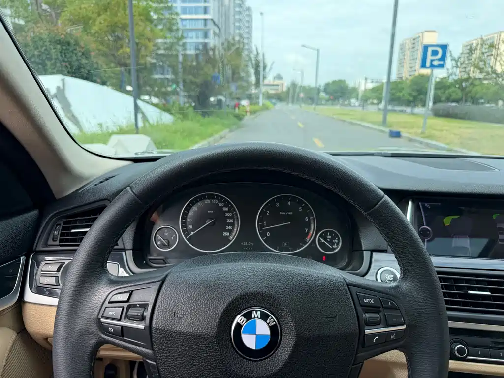 BMW 5 Series — миниатюра 14