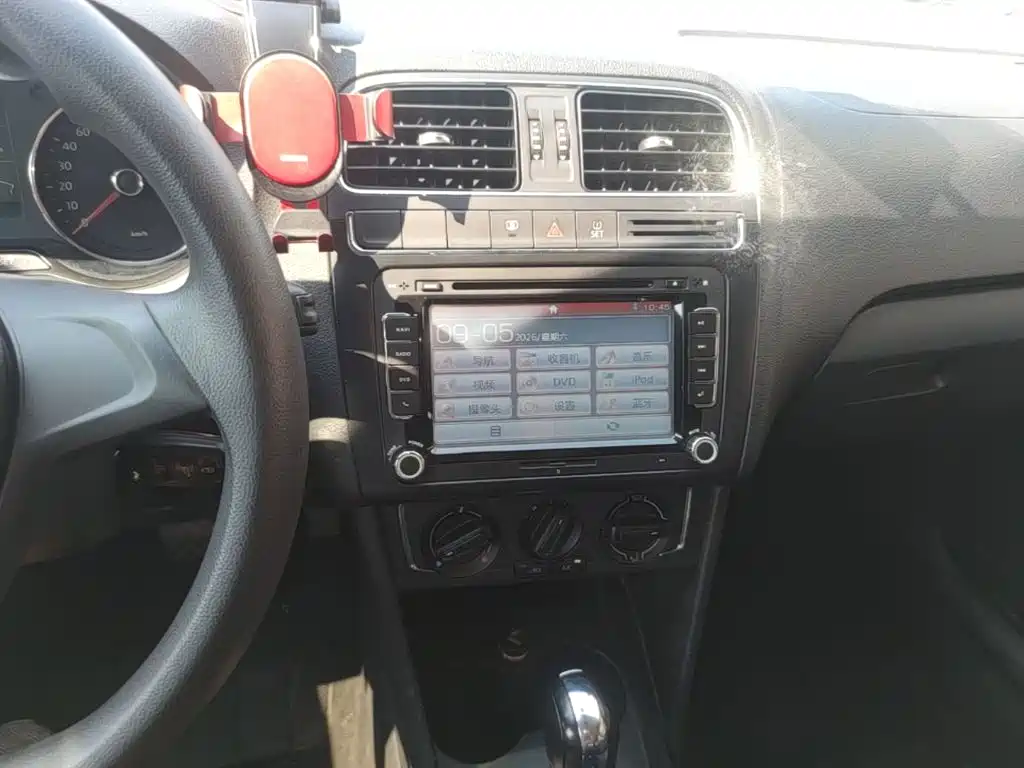 Volkswagen Polo — миниатюра 13