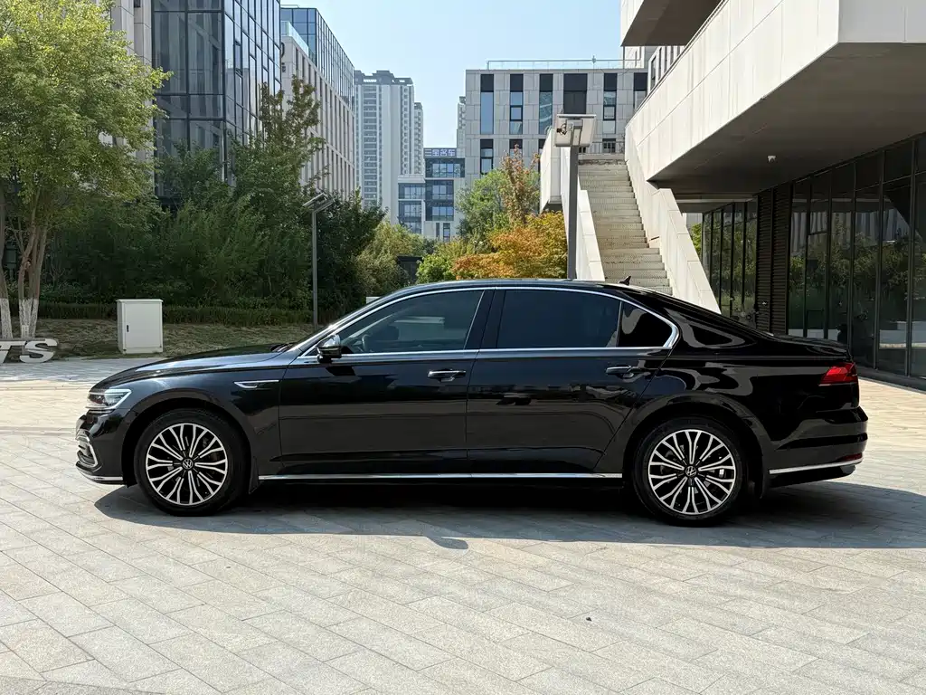 Volkswagen Phideon — миниатюра 3