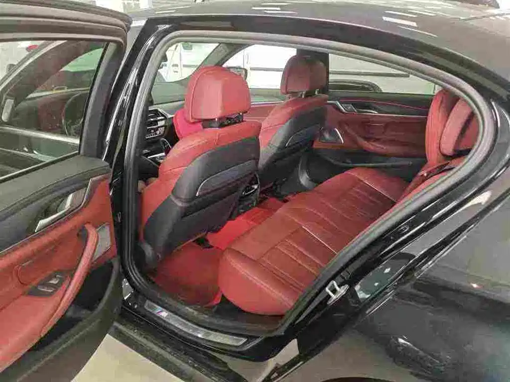 BMW 5 Series — миниатюра 4