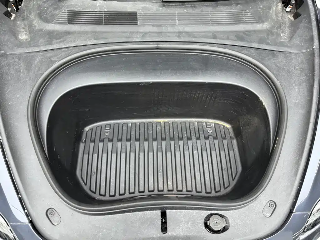 Tesla Model 3 — миниатюра 30