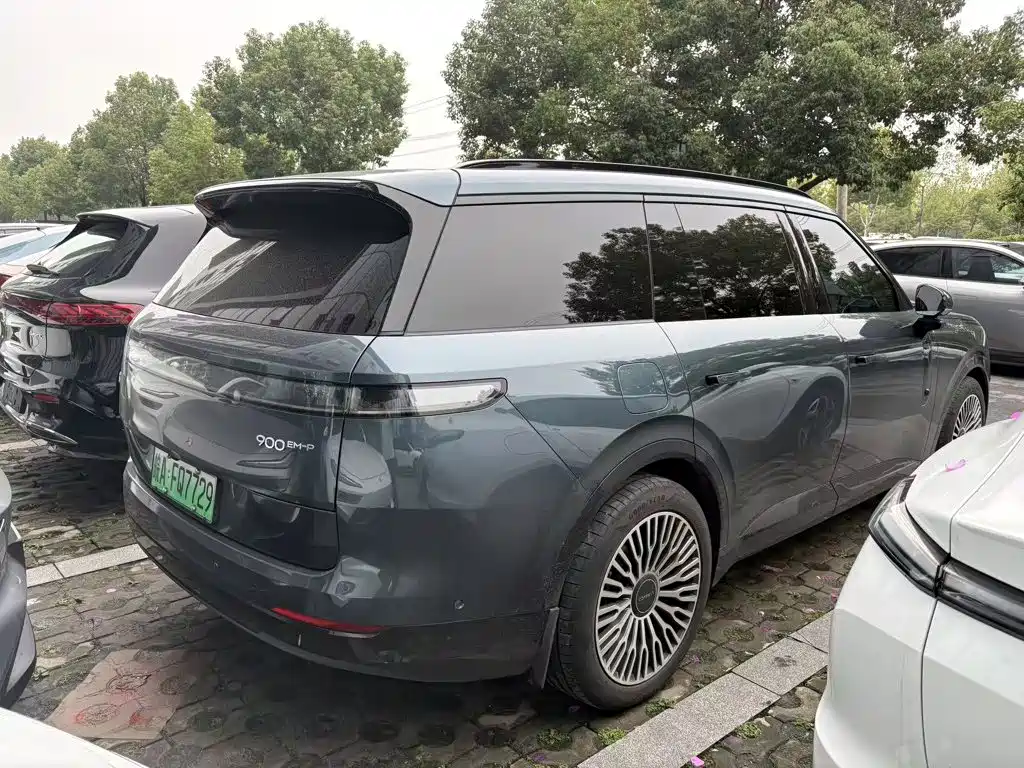 Lynk & Co 900 — миниатюра 2