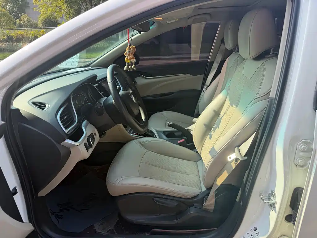 Buick Excelle — миниатюра 9