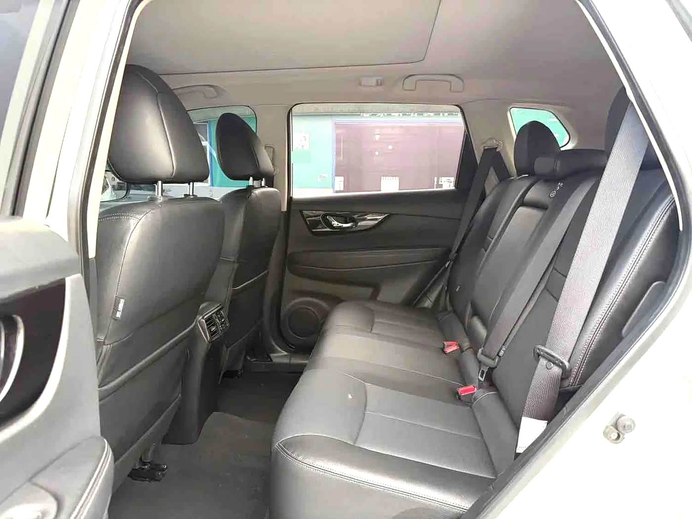 Nissan X-Trail 2.0 л 2022 г. Белый, пробег 41000 км