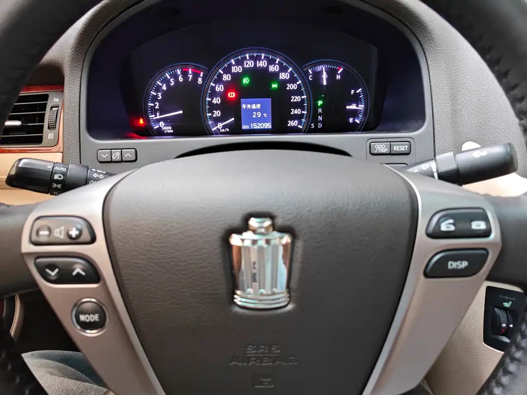 Toyota Crown — миниатюра 7