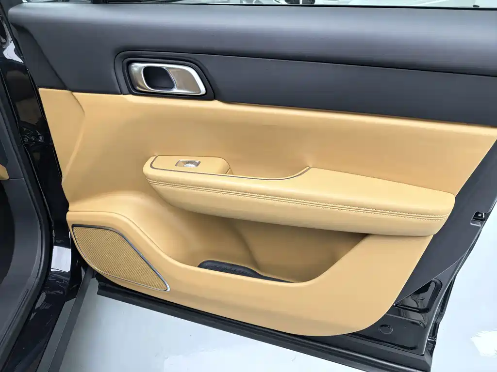 Li Auto Li ONE — миниатюра 10