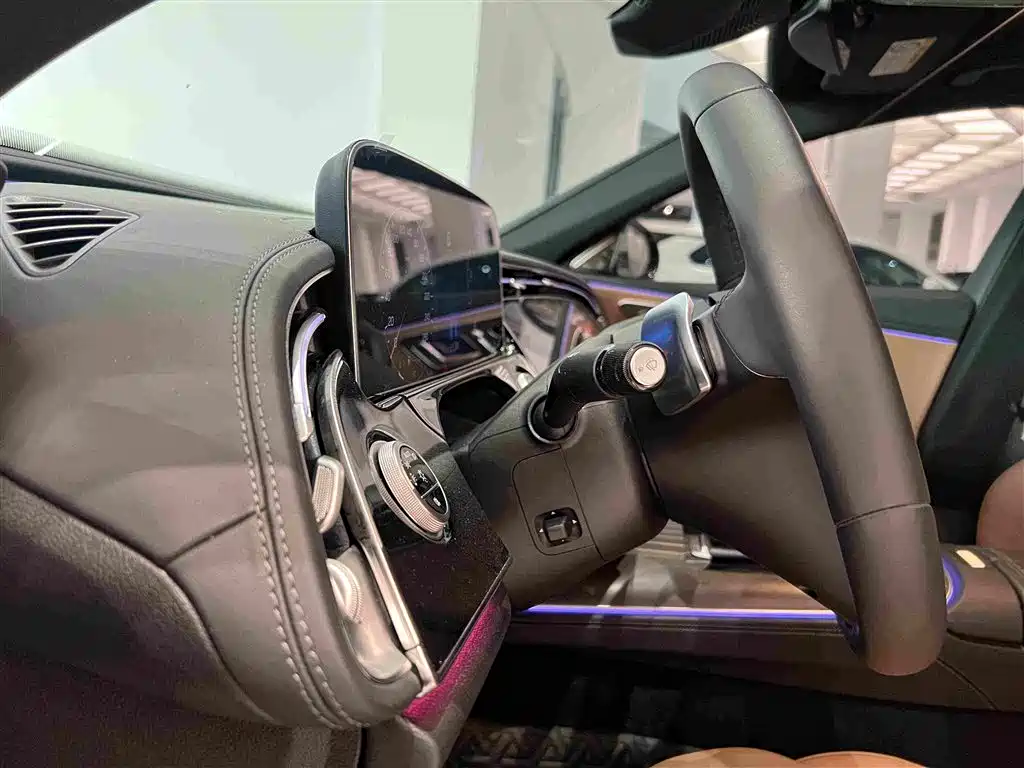 Mercedes-Benz E-Class — миниатюра 7