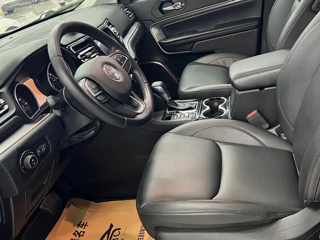 Jeep Grand Commander — миниатюра 8