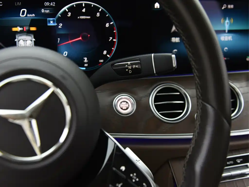 Mercedes-Benz E-Class — миниатюра 8