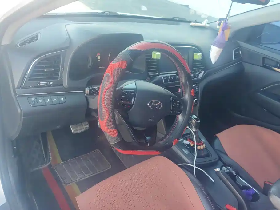 Hyundai Elantra — миниатюра 12