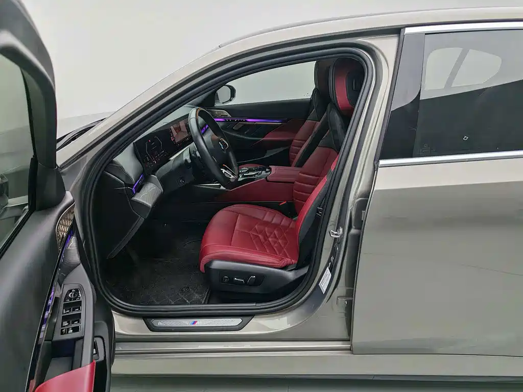 BMW 5 Series — миниатюра 9