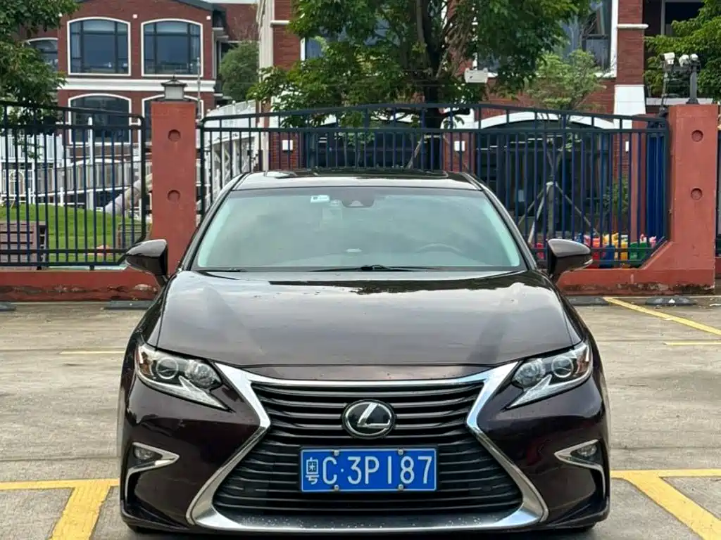 Lexus ES — миниатюра 2