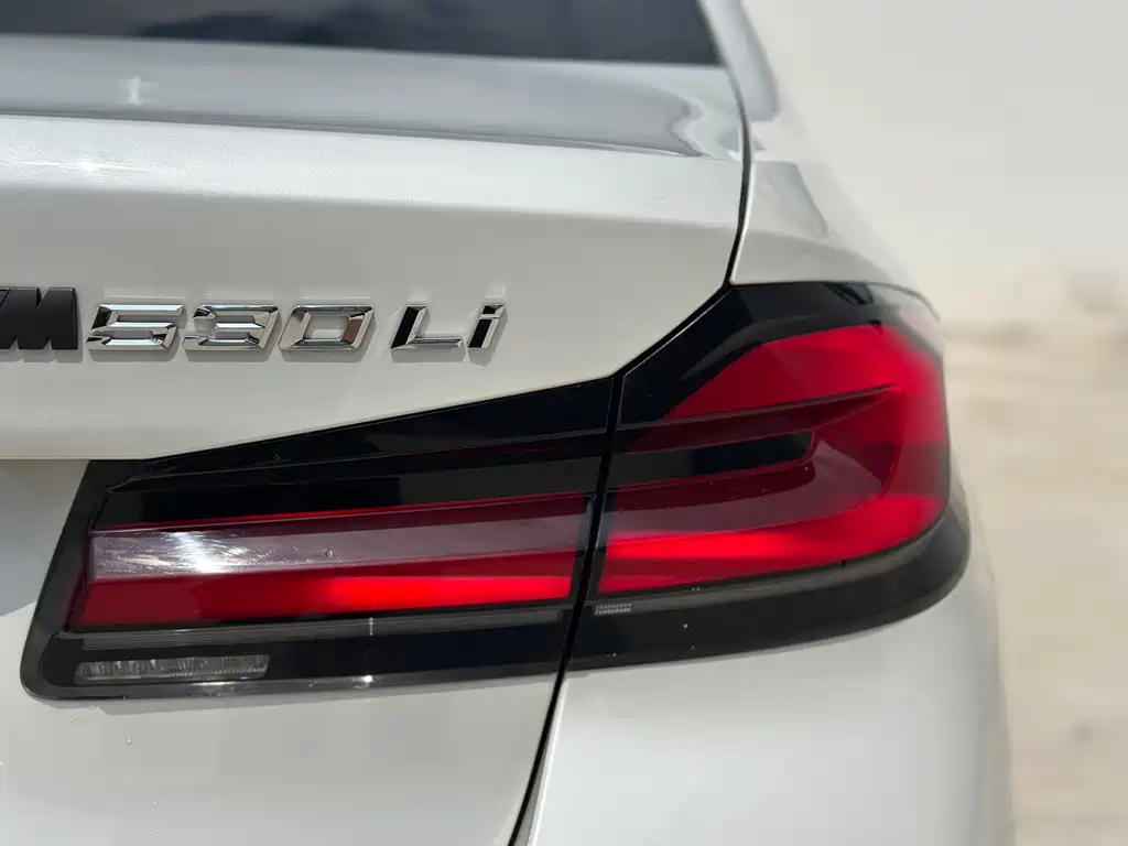 BMW 5 Series — миниатюра 20