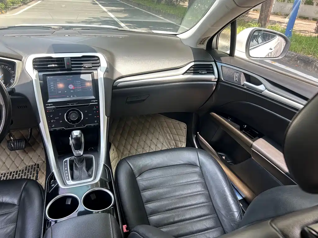 Ford Mondeo — миниатюра 6
