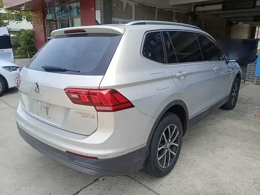 Volkswagen Tiguan L — миниатюра 7