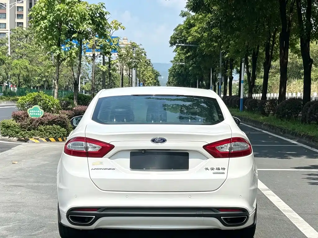 Ford Mondeo — миниатюра 8