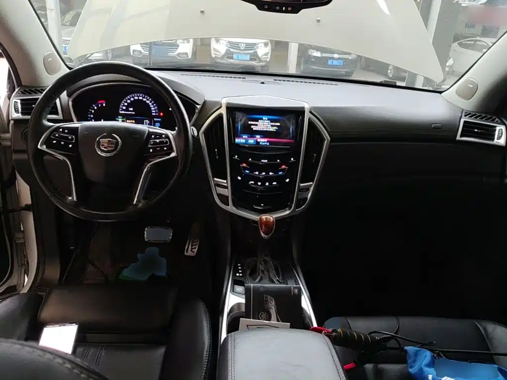 Cadillac SRX — миниатюра 10