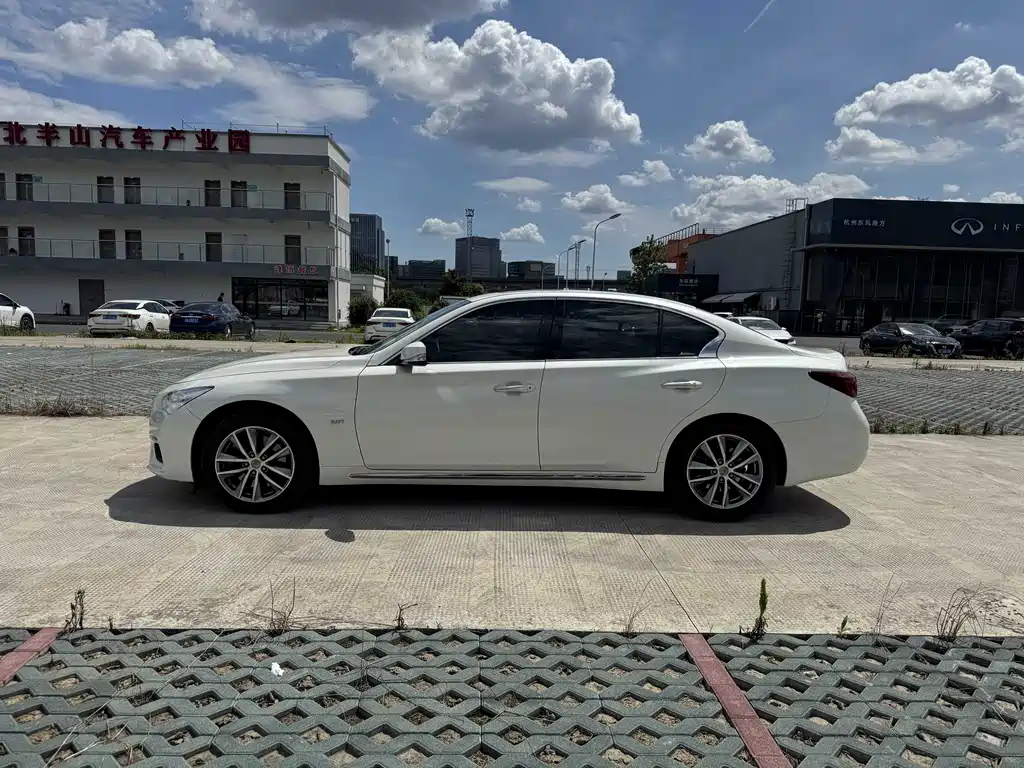 Infiniti Q50L 2021 2.0T Comfort