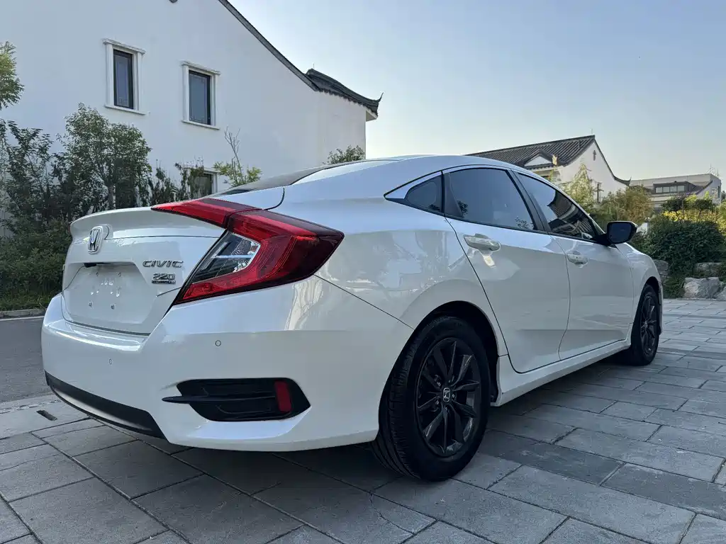 Honda Civic — миниатюра 9