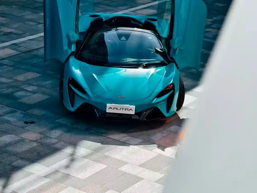 MCLAREN ARTURA
