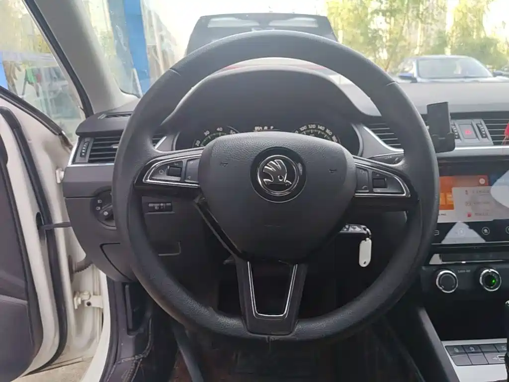 Skoda Octavia — миниатюра 11
