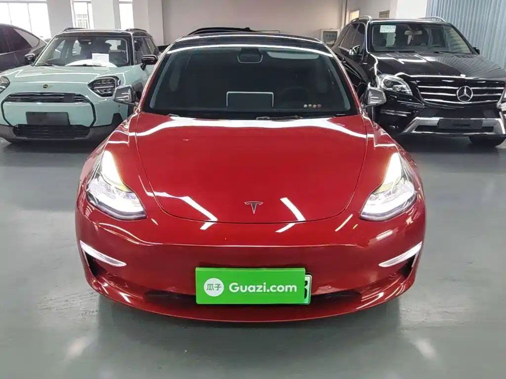 Tesla Model 3 — миниатюра 3