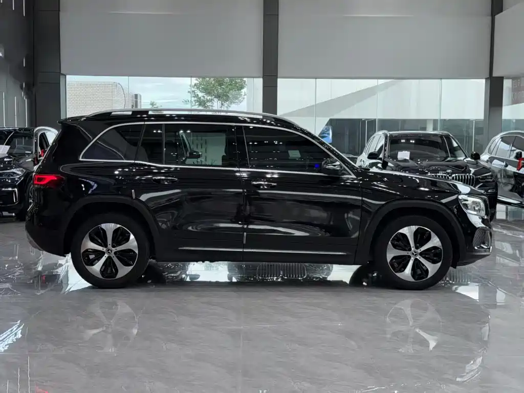 Mercedes-Benz GLB — миниатюра 8