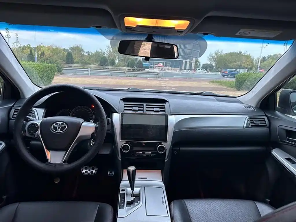Toyota Camry — миниатюра 9