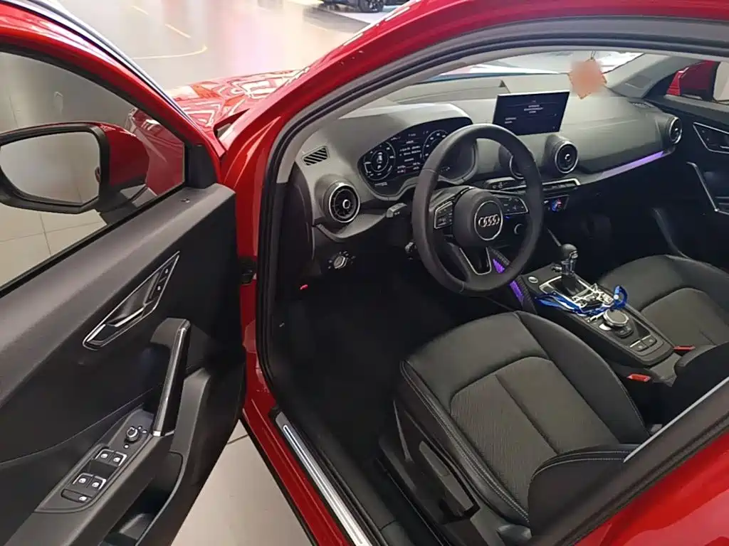 Audi Q2L e-tron — миниатюра 16