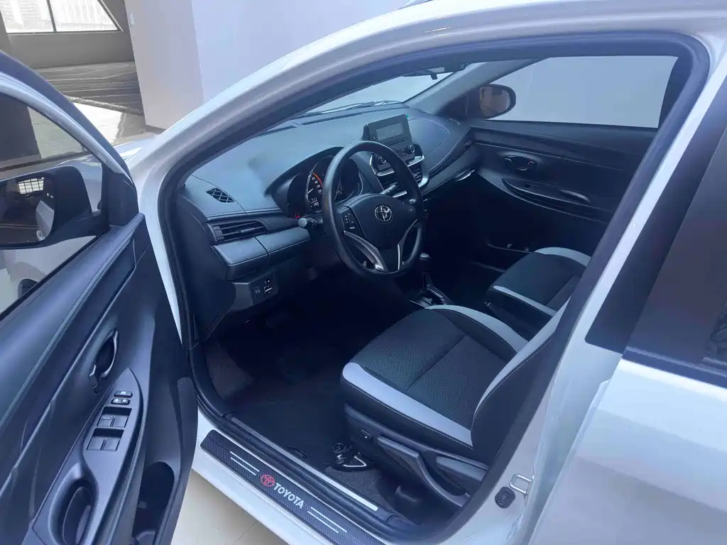 Toyota Yaris L — миниатюра 9