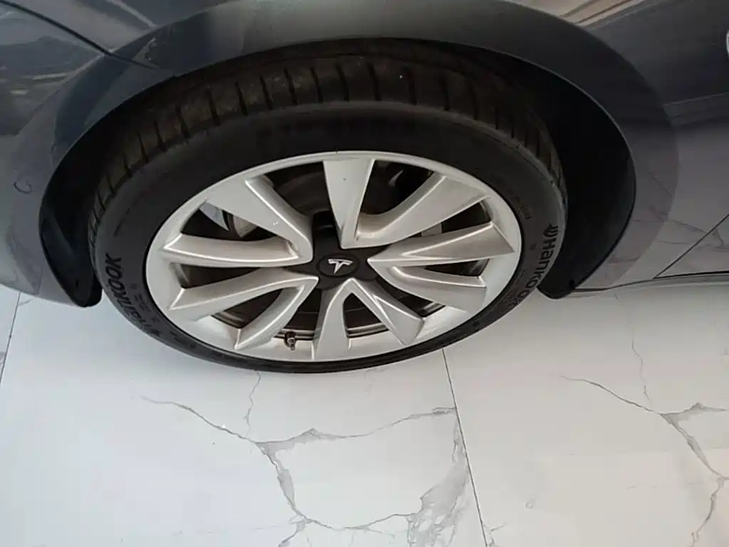 Tesla Model 3 — миниатюра 23