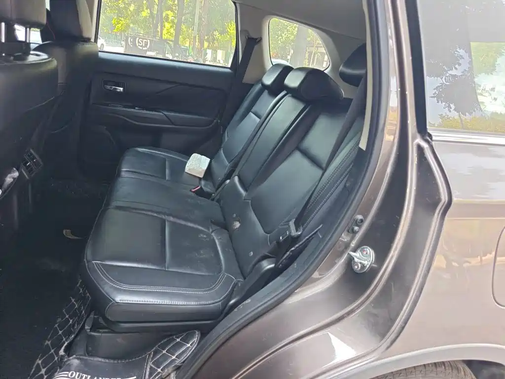 Mitsubishi Outlander — миниатюра 13