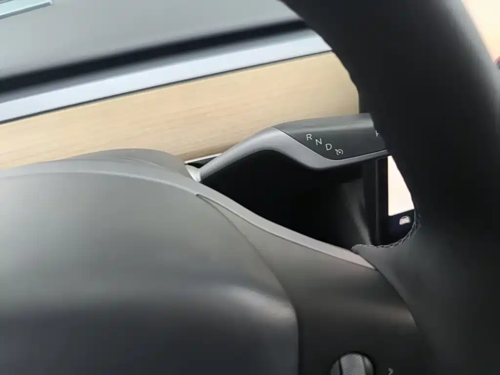 Tesla Model Y — миниатюра 14
