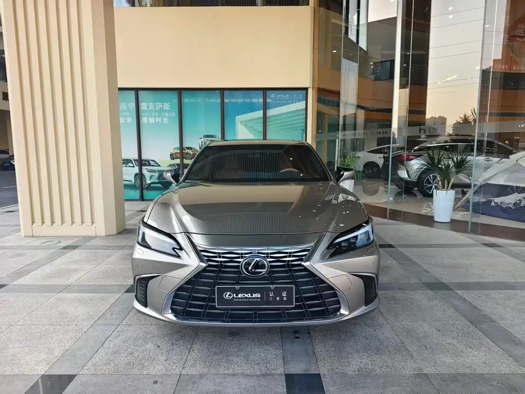 Lexus ES — миниатюра 2