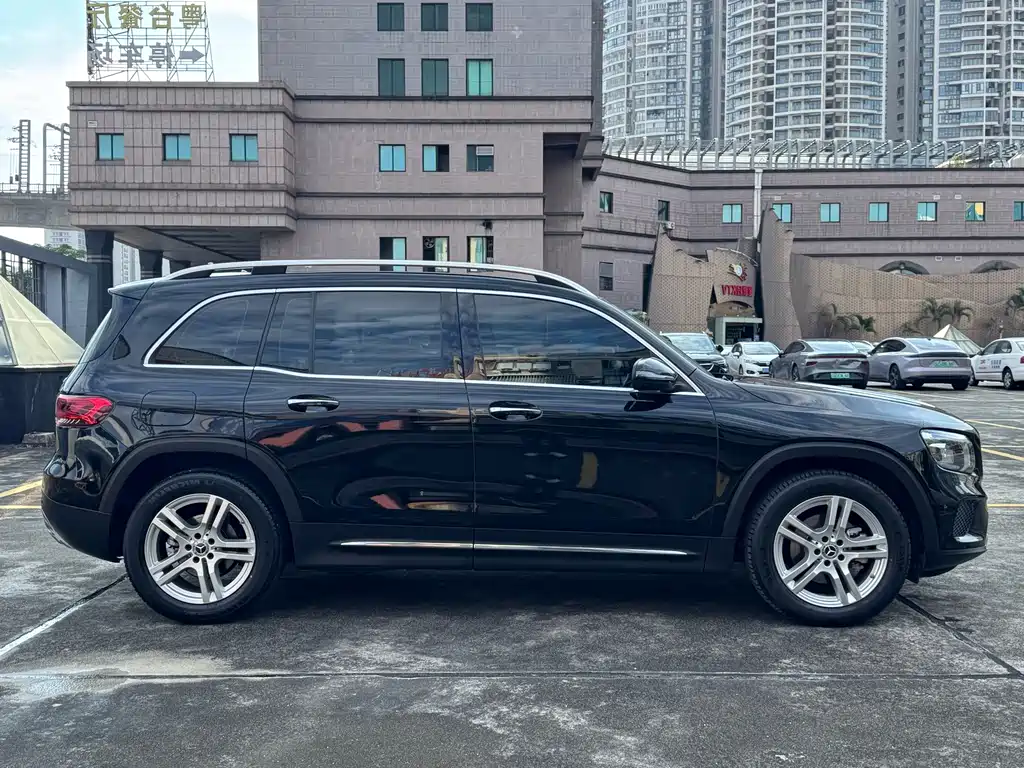 Mercedes-Benz GLB — миниатюра 28