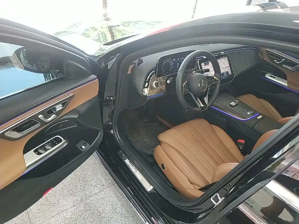 Mercedes-Benz E-Class — миниатюра 16
