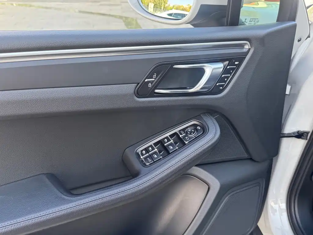 Porsche Macan — миниатюра 24