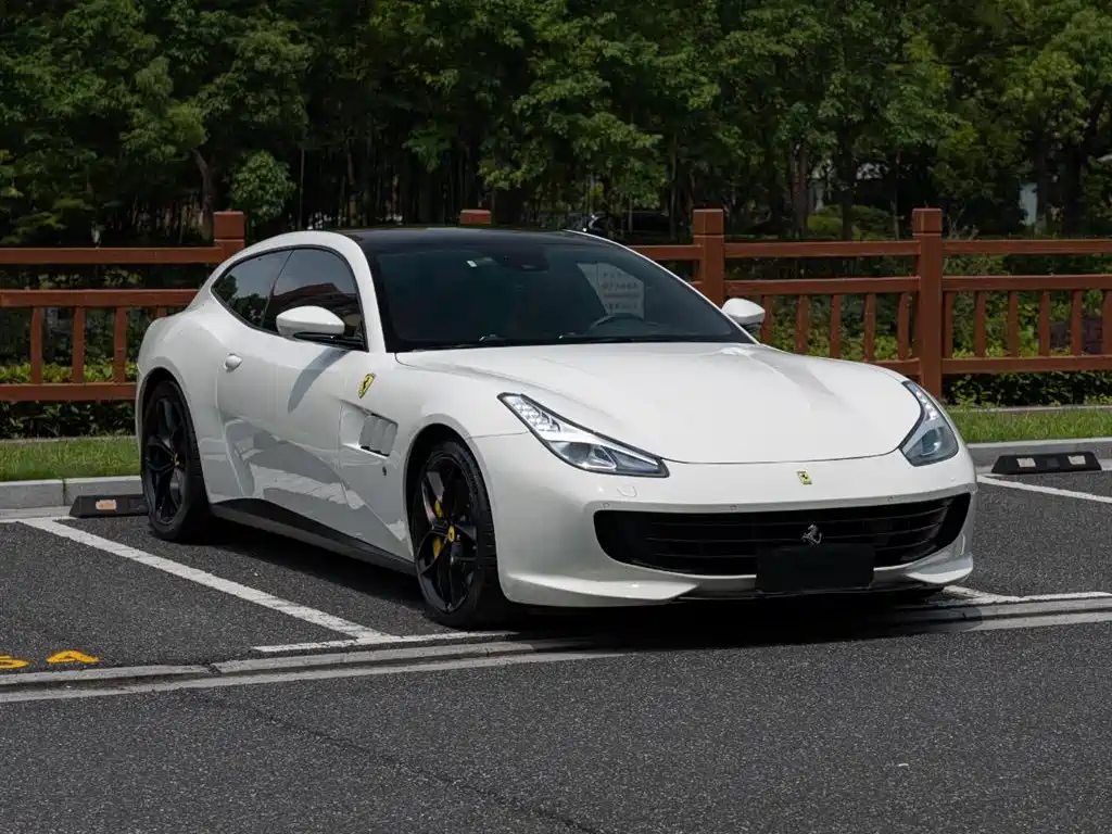 Ferrari GTC4Lusso 3.9T V8, фото 3