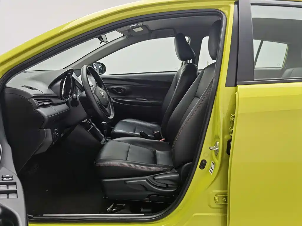 Toyota Yaris L — миниатюра 10