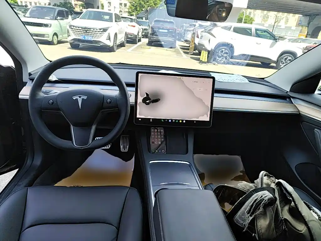 Tesla Model 3 — миниатюра 10