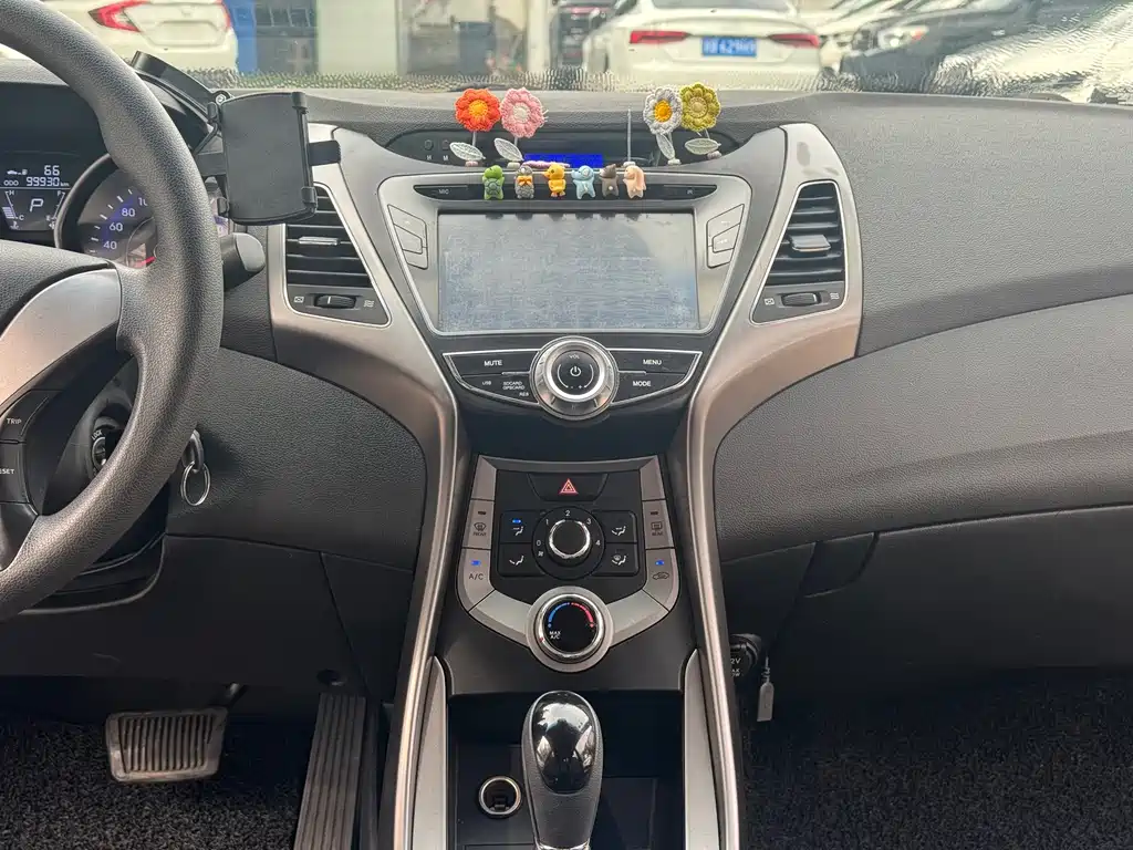 Hyundai Elantra Langdong — миниатюра 5